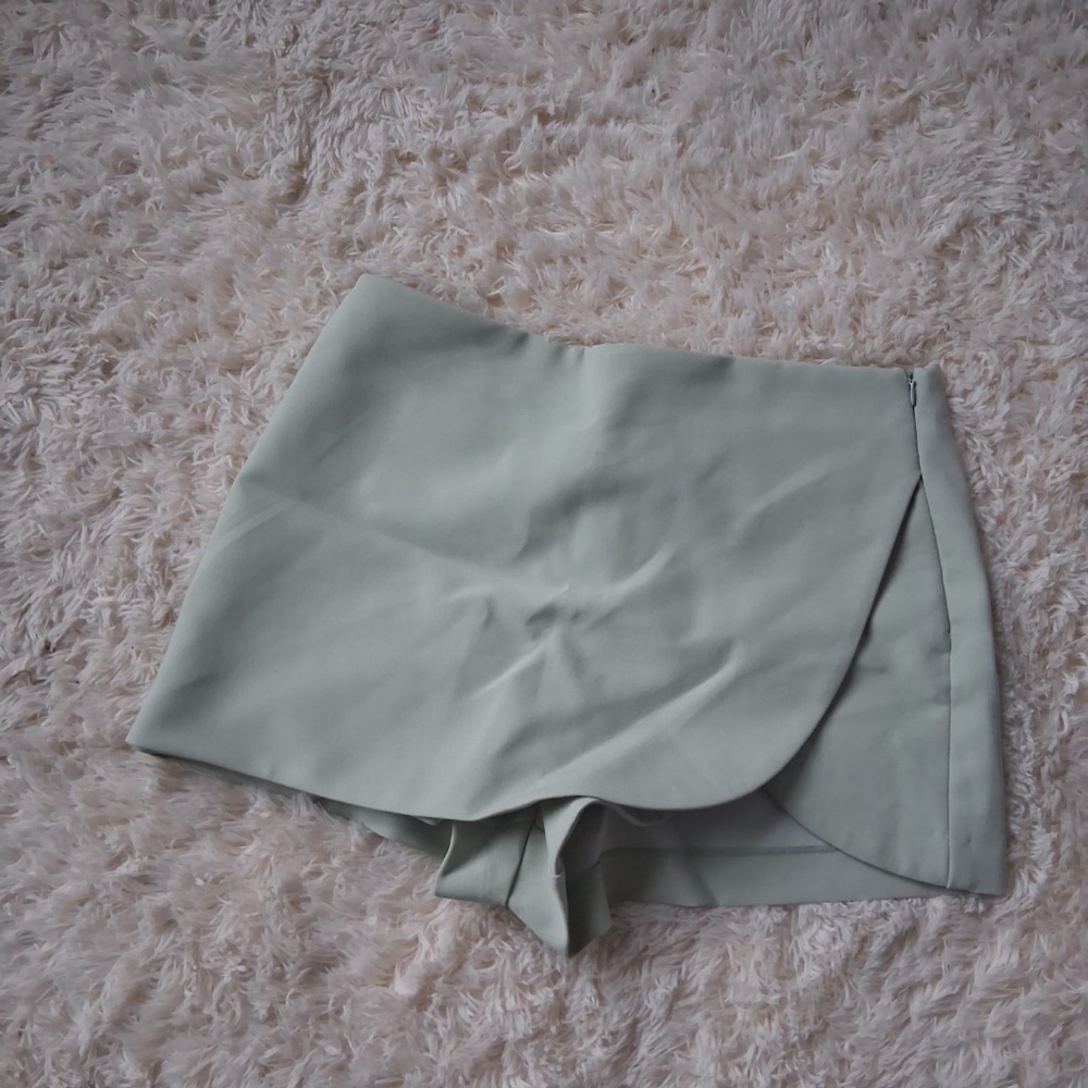 Mini shorts with skirt - Picture 3 of 3